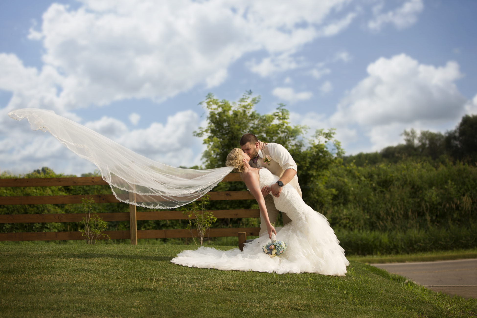 Michigan shabby chic wedding - Ann Arbor Wedding Photographer