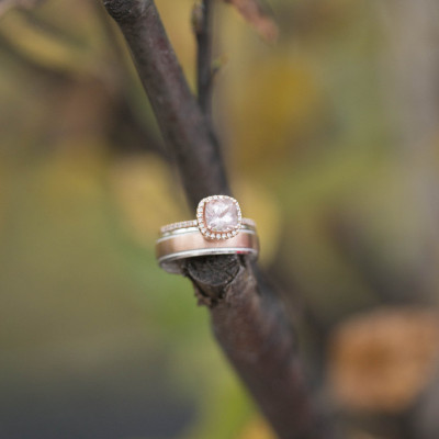 Wedding photographer, Natalie Mae, captures a beautiful rose gold ring