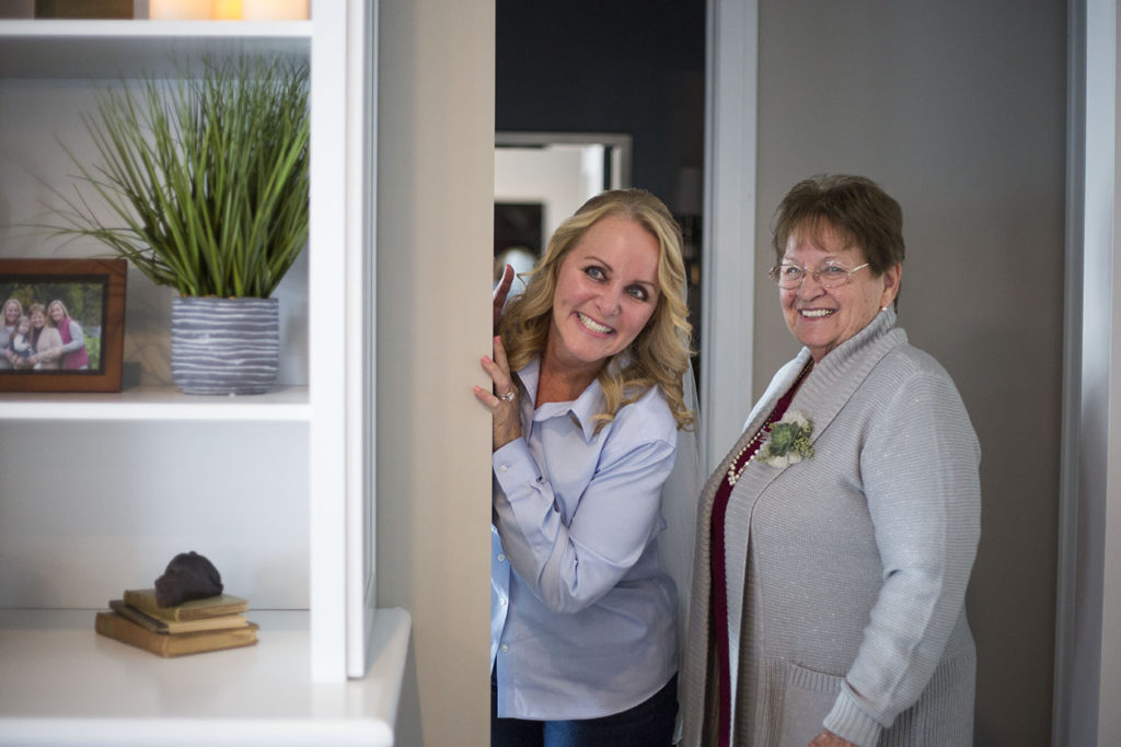 Mariette peeking around the corner to look at Loren