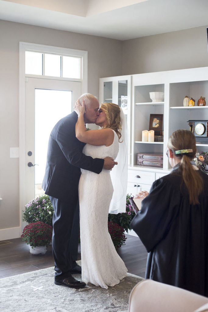 Couples kiss at their Chelsea Michigan elopement