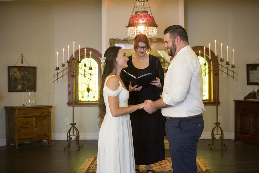 Michigan wedding couple exchanging vows