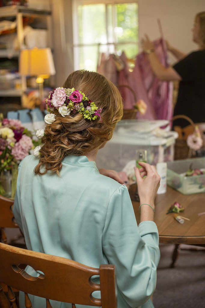 Carmen putting together boutonnieres