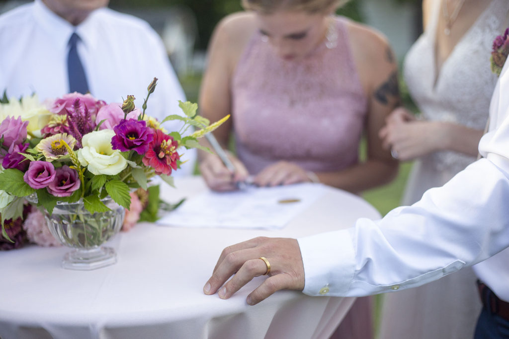 Signing of the marriage certificate