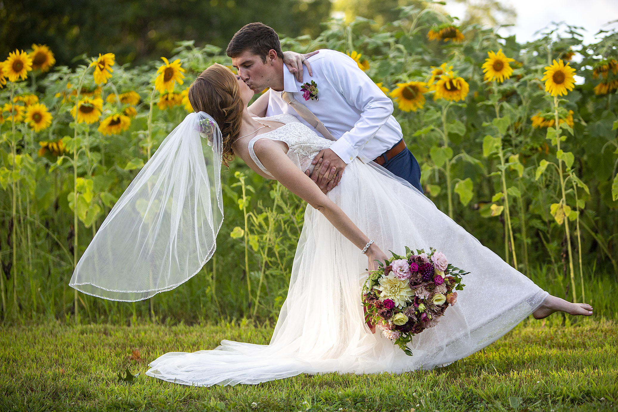 Belleville wedding couple dipping