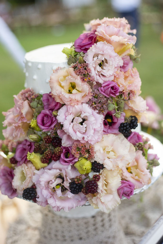 Floral decorations on wedding cake