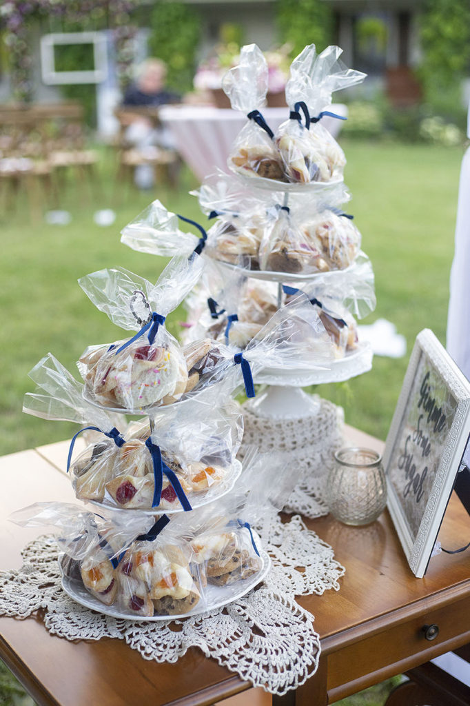 Cookie wedding favors