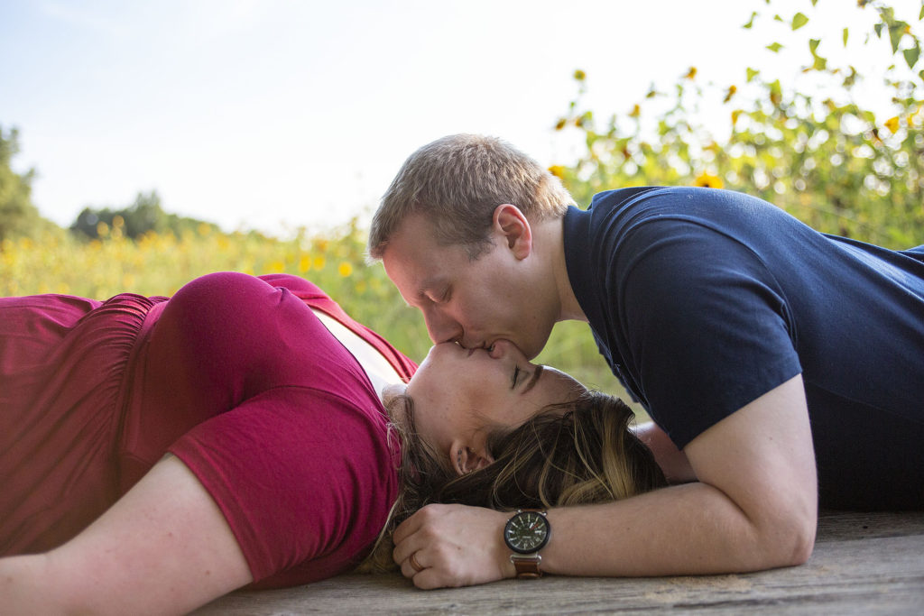 Michigan married couple kisses on picnic table