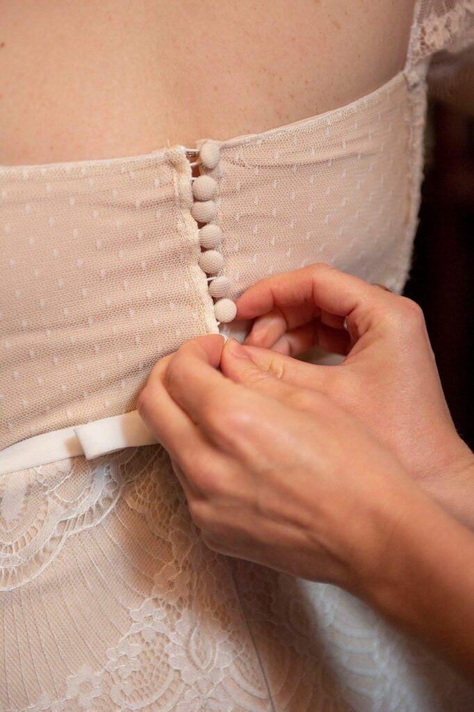 Buttoning wedding dress